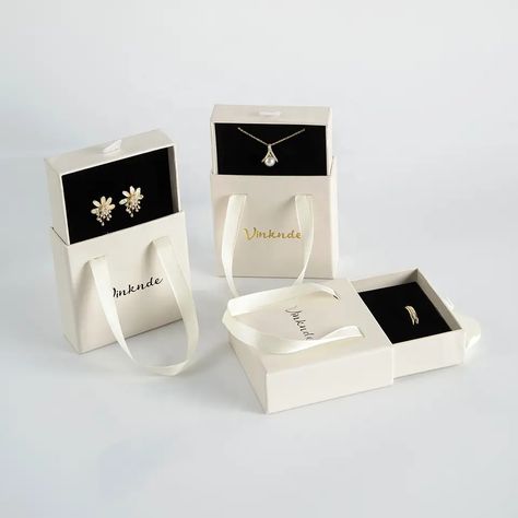 Luxury handle boxes